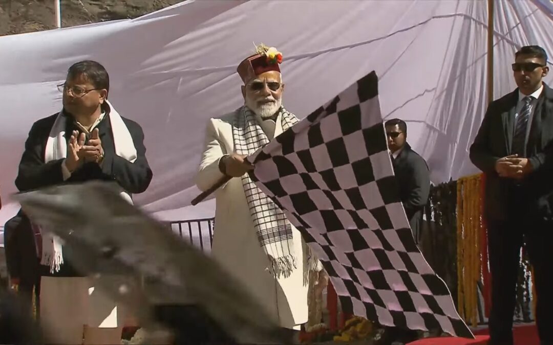 पीएम नरेंद्र मोदी ने मुखबा से किए हिमालय के सुंदर और मनमोहक दृश्य अपनी आंखों मे कैद, मां गंगा की विशेष पूजा अर्चना की