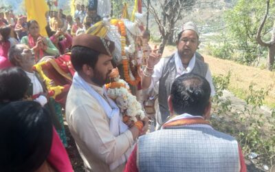 विशेष धार्मिक अनुष्ठान के साथ कचड़ू देवता के चांदी के ढोल व नव निर्मित मूर्ति की हुई प्राण प्रतिष्ठा,देवता के दर्शन के लिए पहुंचे सैकड़ों भक्त