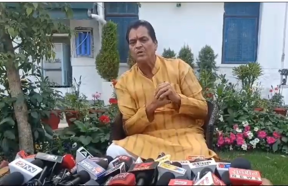 इस्तीफा देते समय भावुक होकर रो पड़े कैबिनेट मंत्री प्रेमचंद अग्रवाल… देखें वीडियो क्या बोले मंत्री