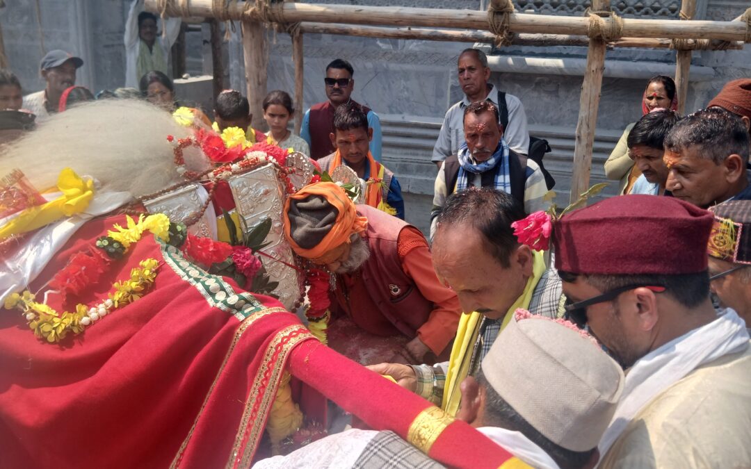 कच्चड़ू देवता ने किए बूढ़ा केदार के दर्शन, धार्मिक यात्रा में चार गांव के ग्रामीण हुए शामिल।