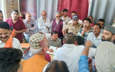 जिला अस्पताल में स्वास्थ्य सेवाओं की बदहाली को लेकर कांग्रेस ने किया सीएमओ का घेराव