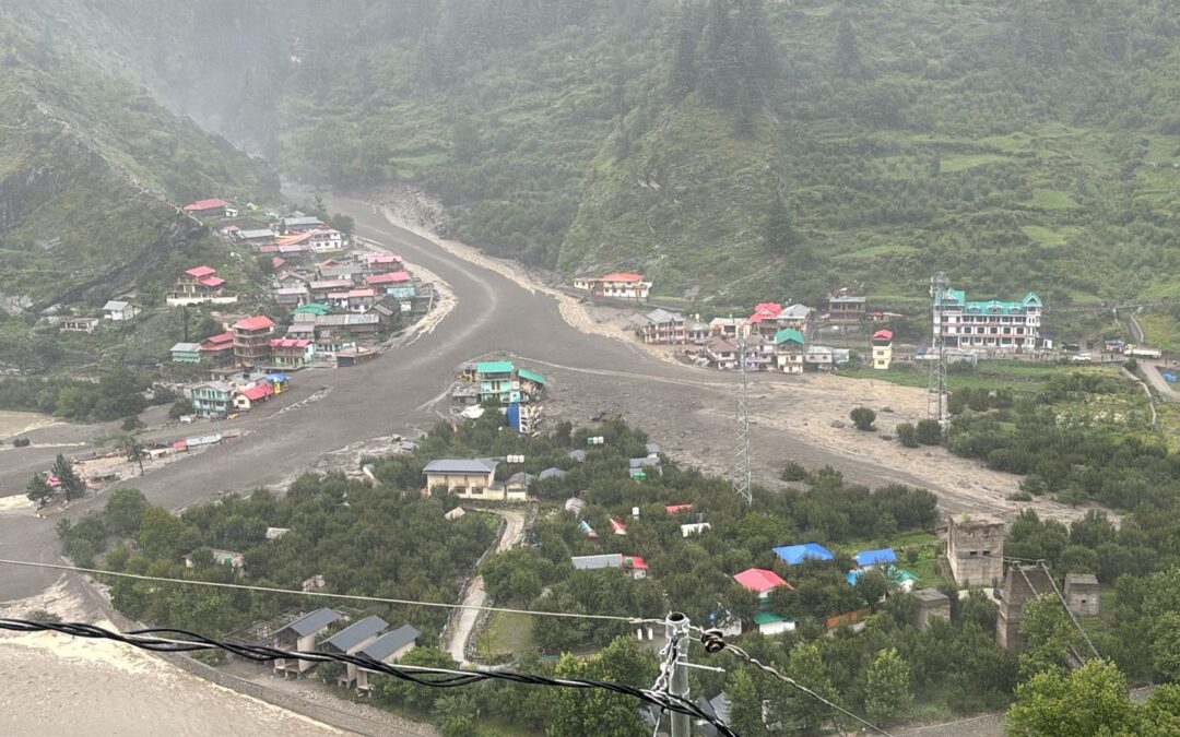 खीर गंगा में आई जल प्रलय, 21 सैकेंड में तबाह हुए बहुमंजिला होटल व भवन ,कई लोगों के हताहत होने की आशंका