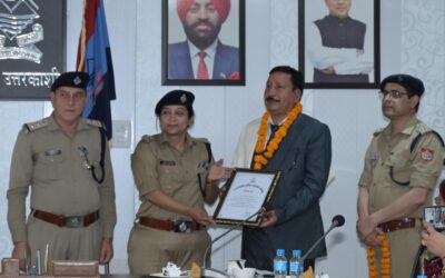 पुलिस ने गुल्म नायक पद से सेवा निवृत हुए भरत चंद रमोला को दी भावभीनी विदाई